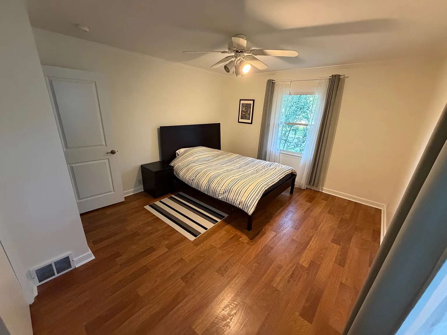 4 bed, 1.5 bath, 2487 sqft, $850 — Photo 1