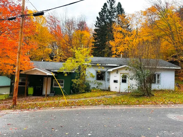 325 & 327 Fir St, Munising, MI 49862