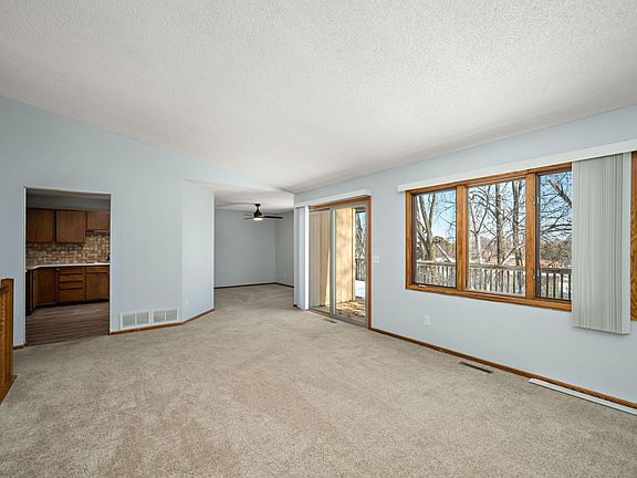 4th image of 2048 Kings Rd