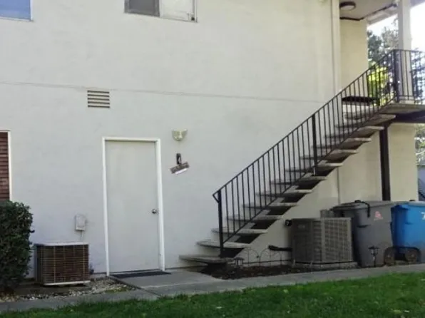 119 Del Rio Ct APT 4, Vacaville, CA 95687