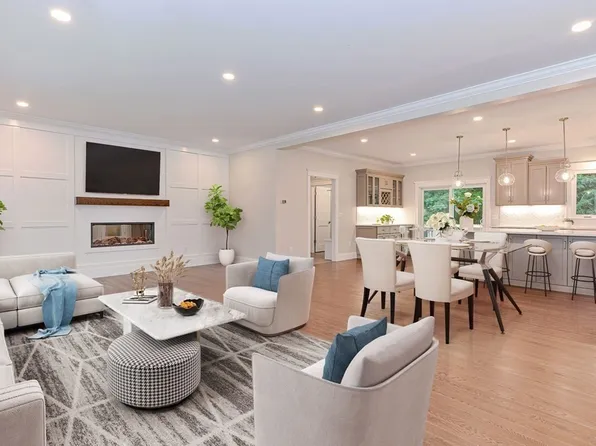 42 Park St #42, Medfield, MA 02052