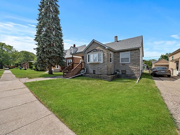 3rd image of 664 Greenbay Ave