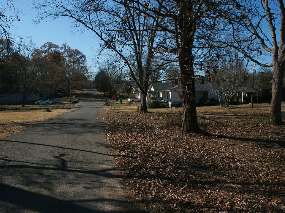 2nd image of 256 Aldhouse Ave