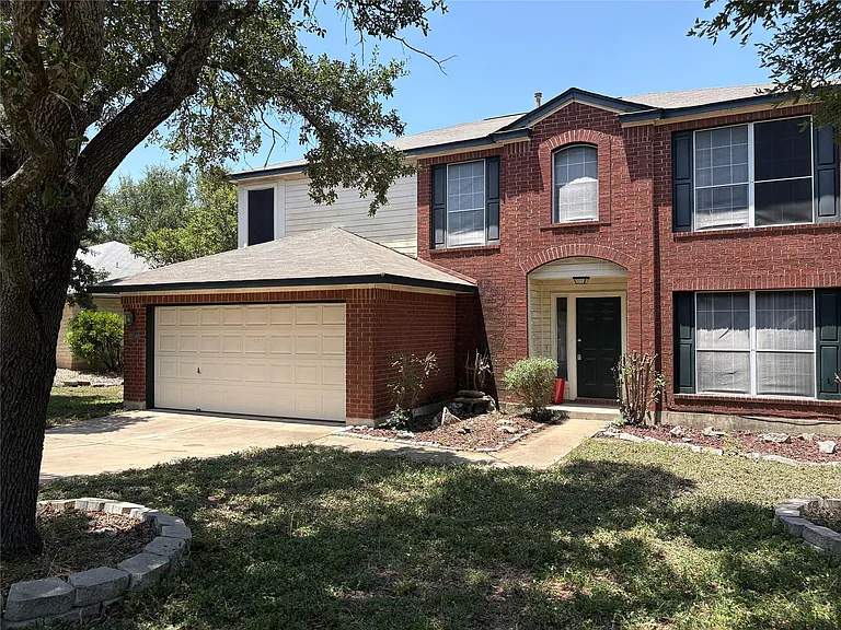 1101 Wood Creek Dr — Photo 3