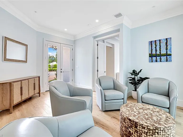 2515 Royal Palm Ct — Photo 4