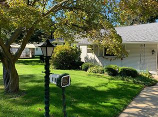 4243 Lake Rd, Conneaut, OH 44030