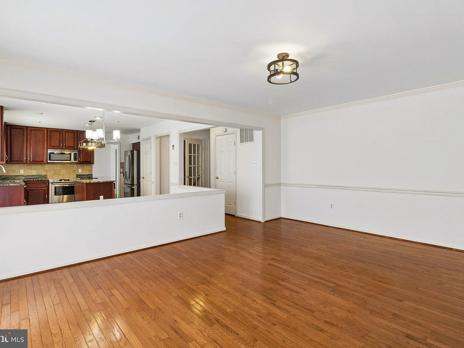 5 bed, 3.5 bath, 3364 sqft, $3,900 — Photo 4