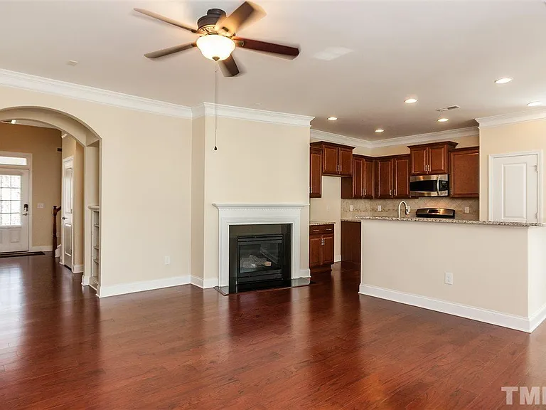 1553 Fullerton Pl — Photo 4