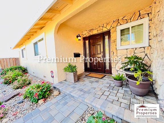 3rd image of 1024 Rolling Hill Way