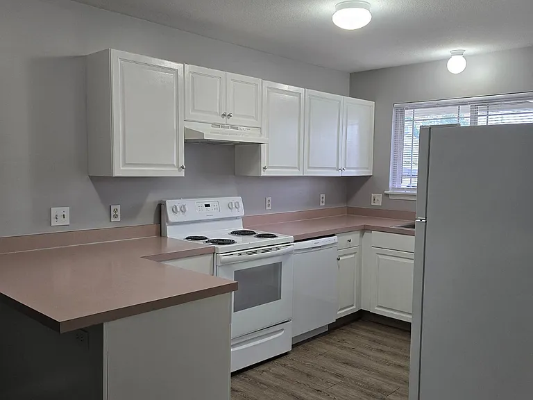 1021 Manitou Dr #3 — Photo 1