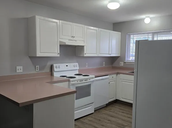 1021 Manitou Dr, Traverse City, MI