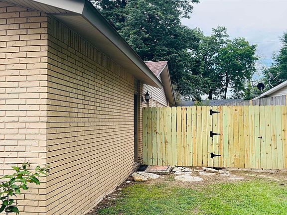 4th image of 519 Teresa Dr