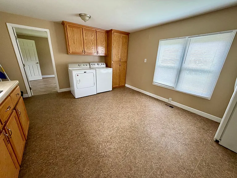 1414 Daresa Ln — Photo 8
