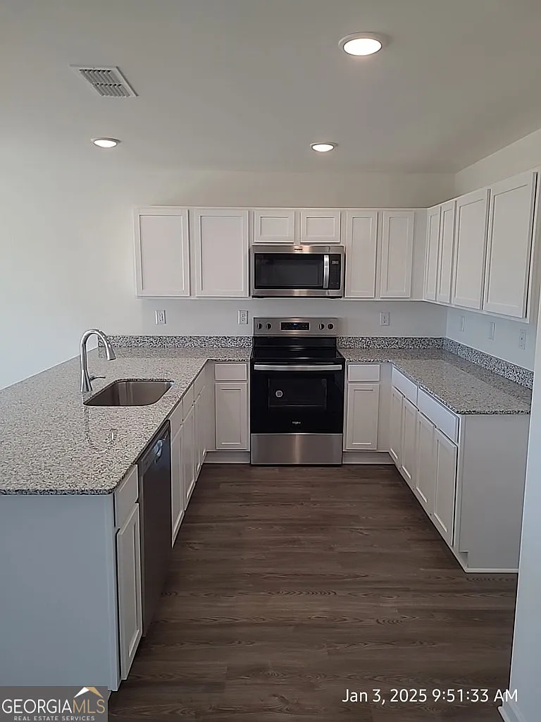 4 bed, 2.0 bath, $2,195 — Photo 1