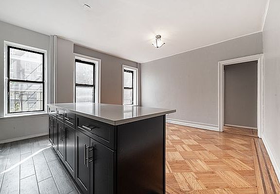3rd image of 880 47th St APT B9