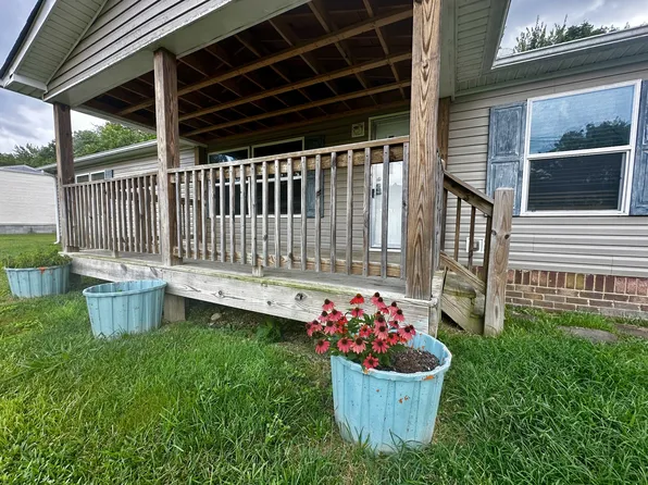104 Chloe Dr E, Westmoreland, TN 37186