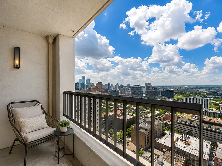 1030 N State St #28M — Photo 12