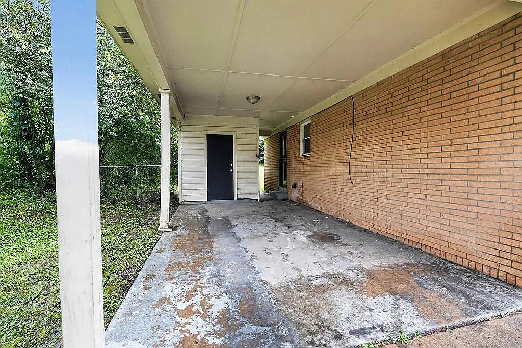 2970 Manndale Dr — Photo 3