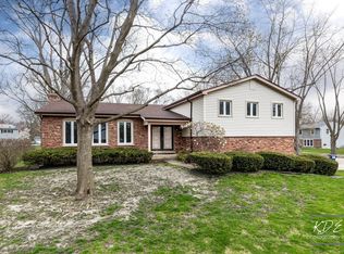 26W236 Embden Ln, Wheaton, IL 60189