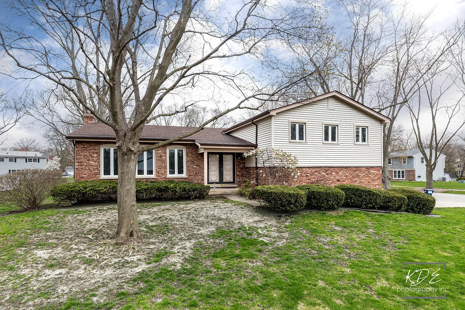 26W236 Embden Ln photo 1
