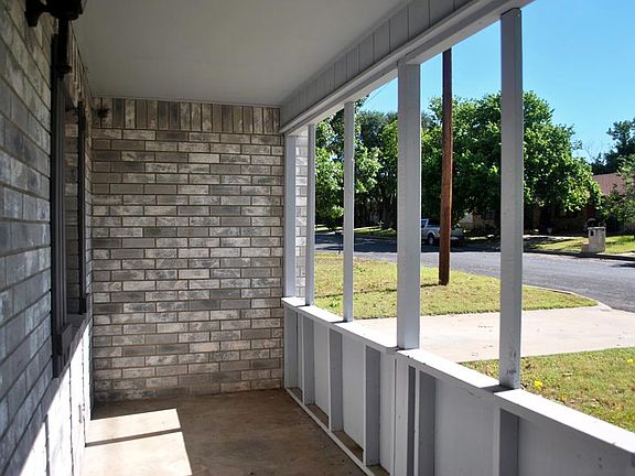 2nd image of 204 Green Meadows Ln