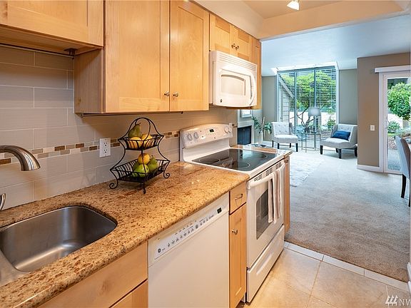 4th image of 13730 15th Ave NE #104G