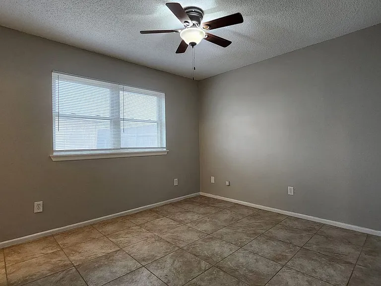 4530 Marshall St — Photo 16