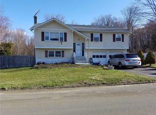 366 Byron Ln, New Windsor, NY 12553
