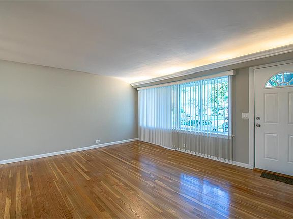 5th image of 38 Queen Ann Dr