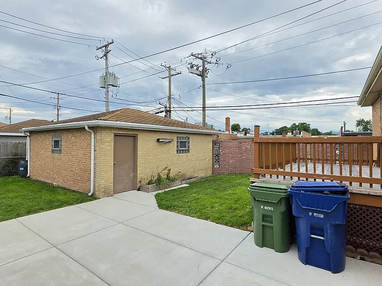 9433 Massasoit Ave — Photo 25