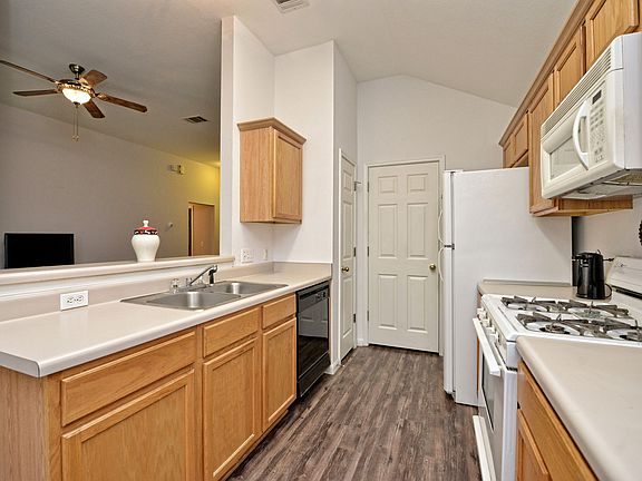 5th image of 208 Meadowside Dr
