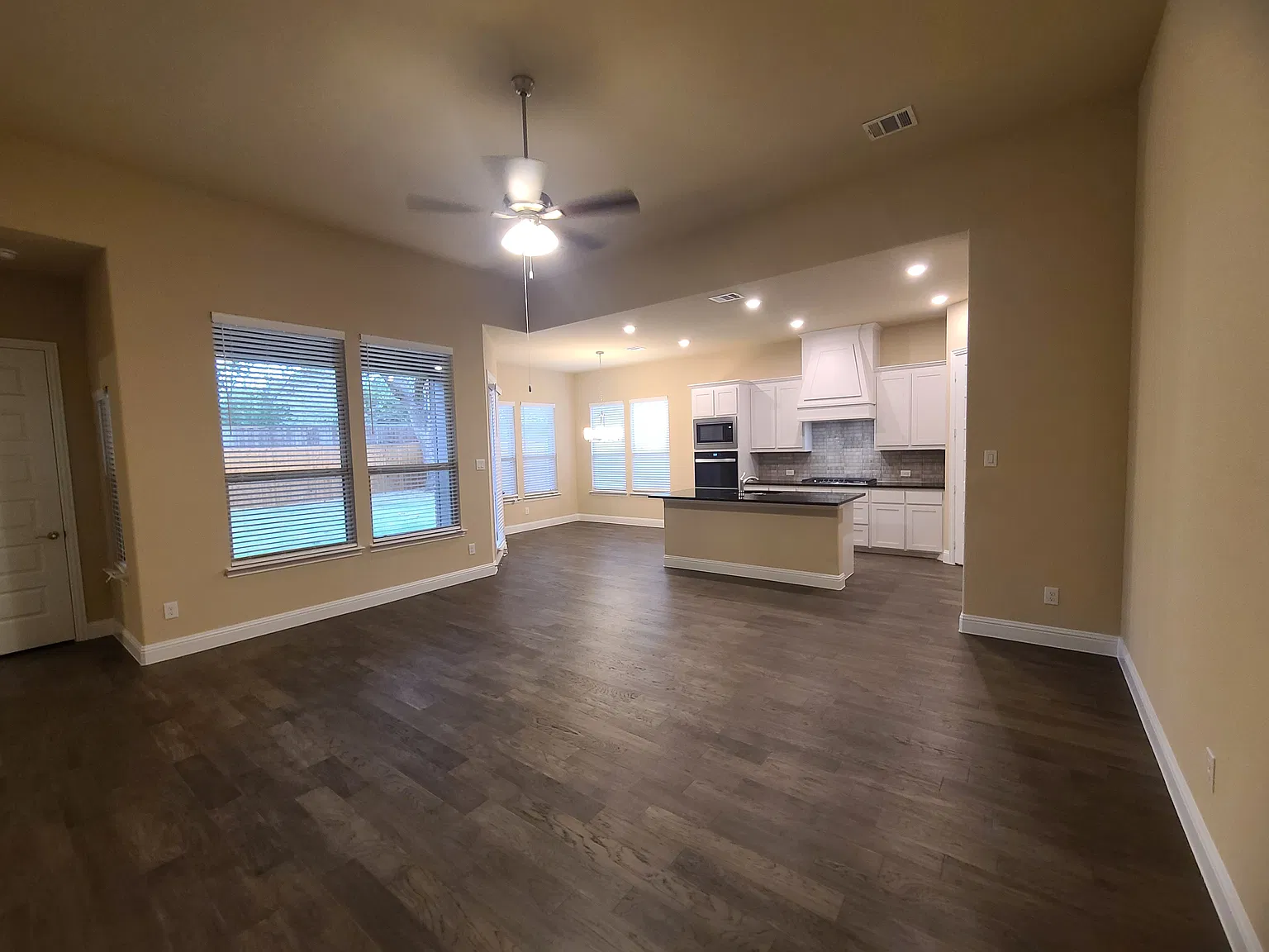 4 bed, 2190 sqft, $2,500 — Photo 3