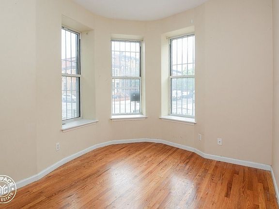 2nd image of 523 Throop Ave #2R