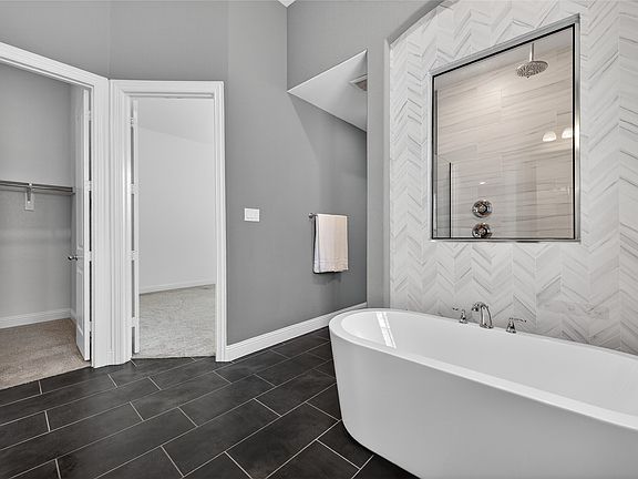 3rd image of 7457 Pondview Ln