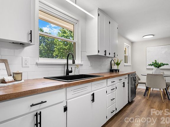5th image of 965 23rd Ave NE