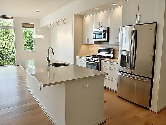 4th image of 515 N Mangum St #34