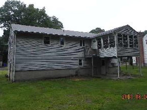 2nd image of 735 Brewer St