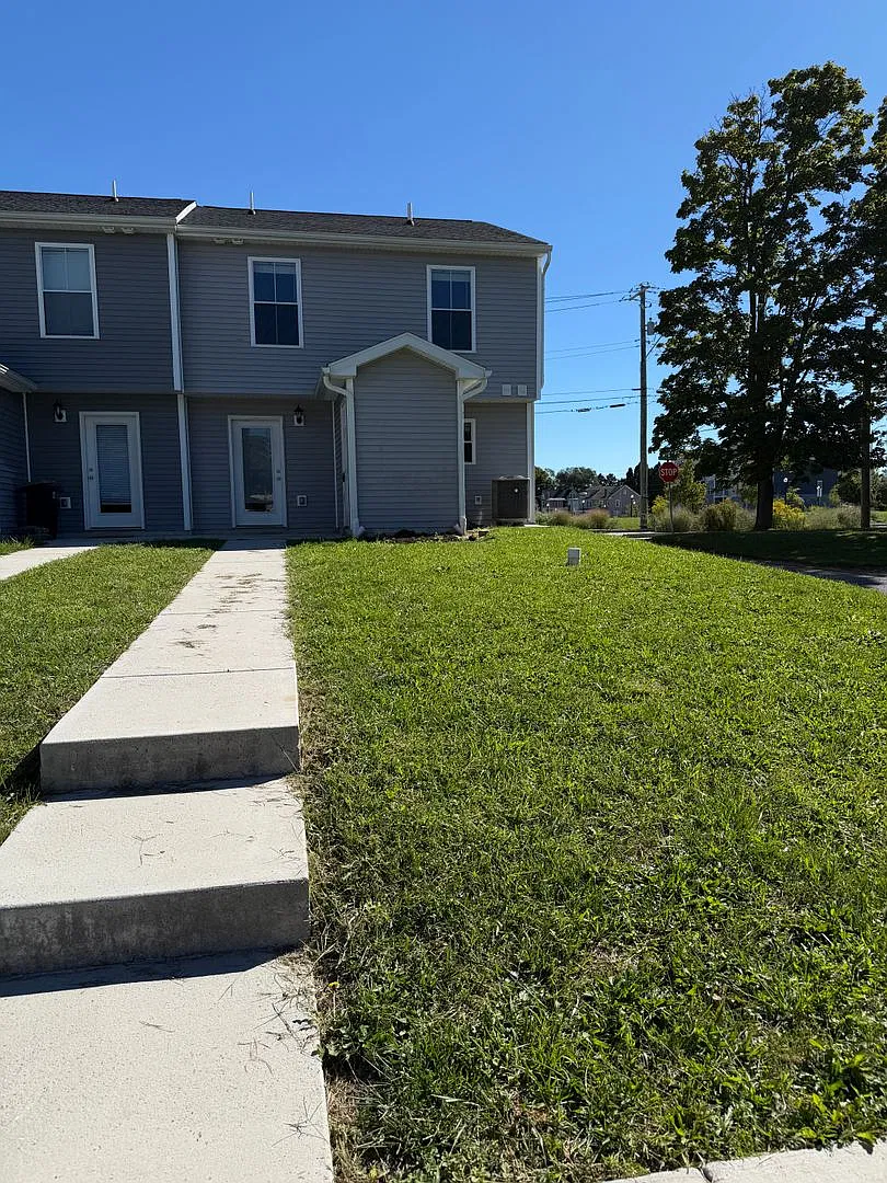 Stunning 3-bedroom townhouse in prime location! — Photo 3