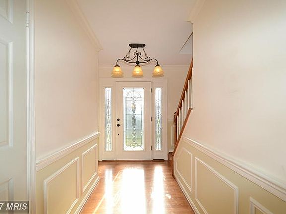 2nd image of 8018 Oak Bridge Ln