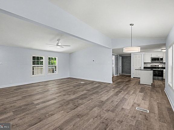 4th image of 3301 Stratford St