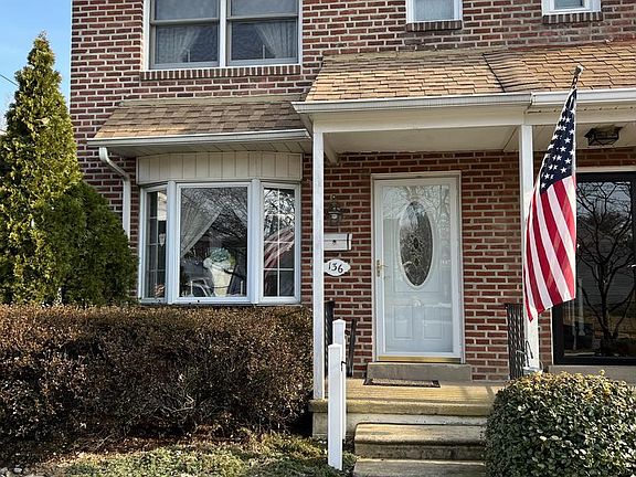 4th image of 136 Henderson Ave