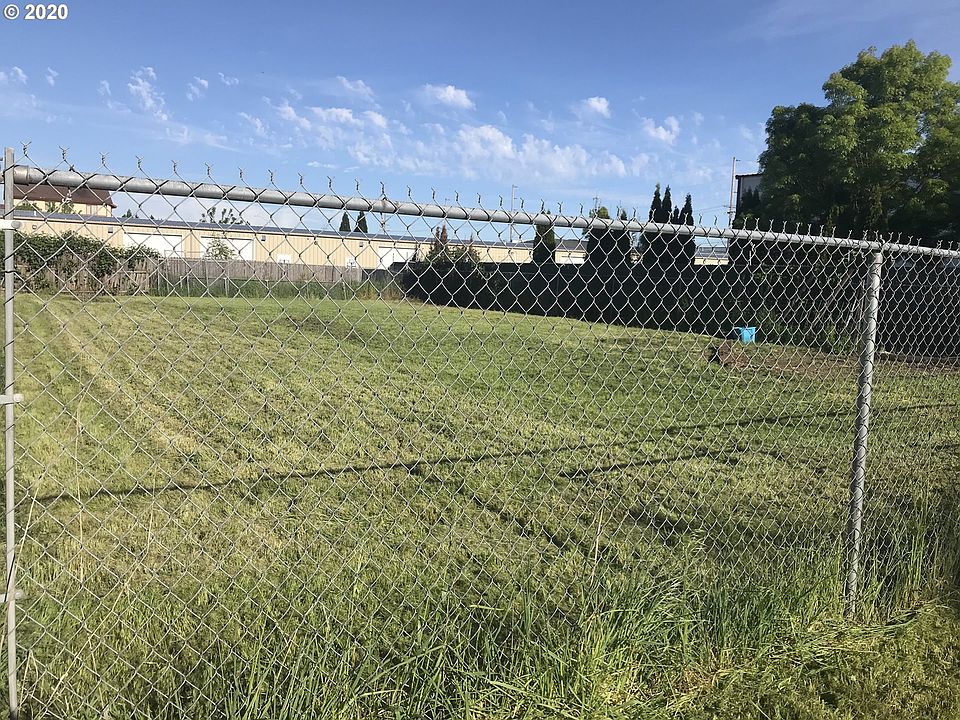 2nd image of N Seneca Rd