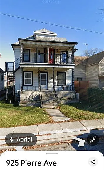 924 Pierre Ave — Photo 1