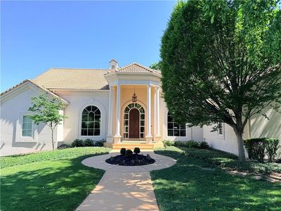 2705 W 112th St, Leawood, KS, 66211