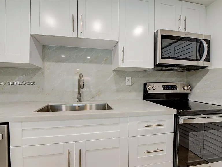 200 Lakeview Dr #211 — Photo 6