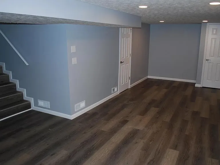 2669 Thorndale Ave — Photo 16
