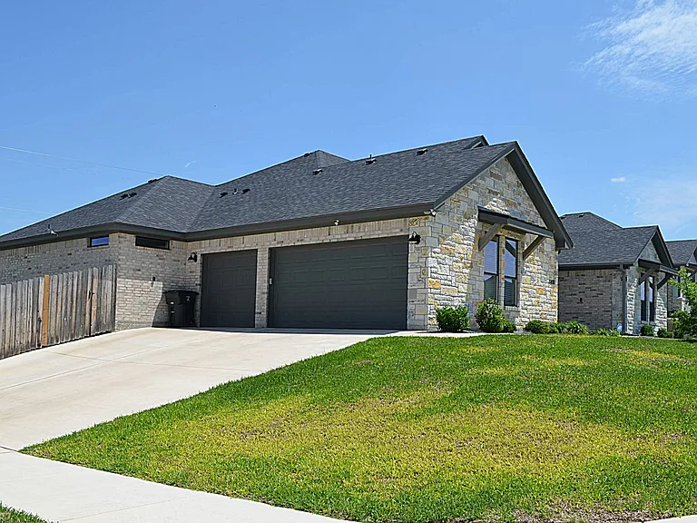 8400 Kasen Ave — Photo 2