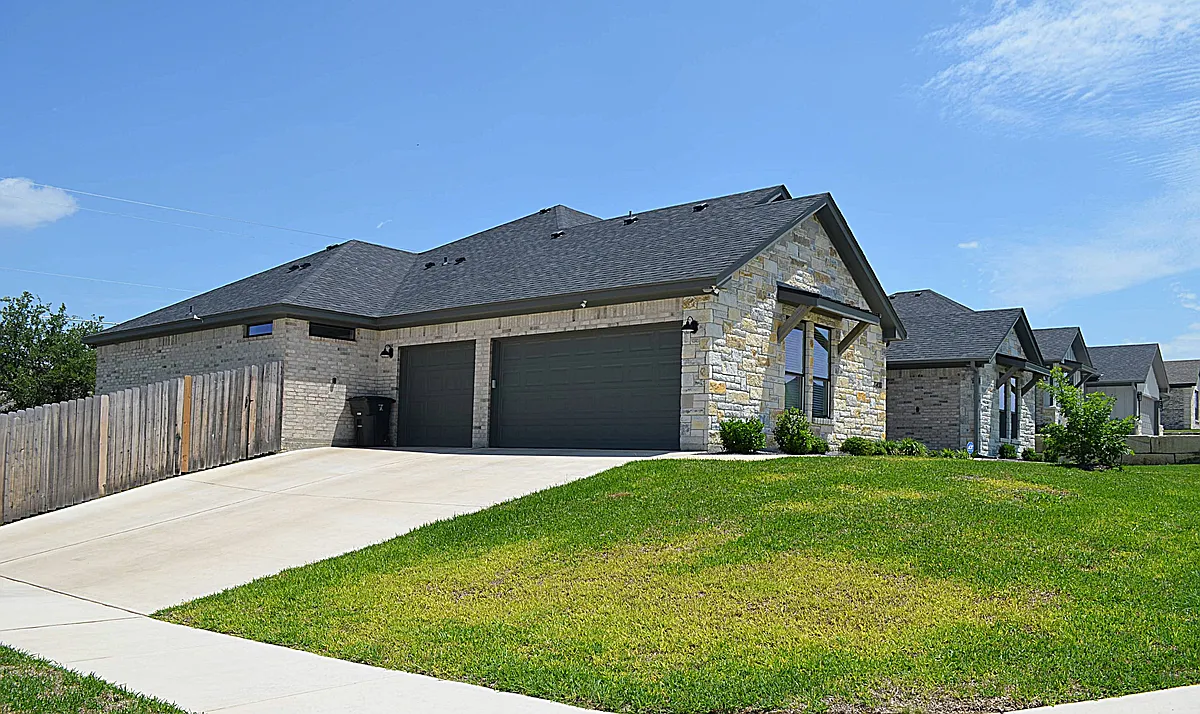 Building Photo - 8400 Kasen Ave