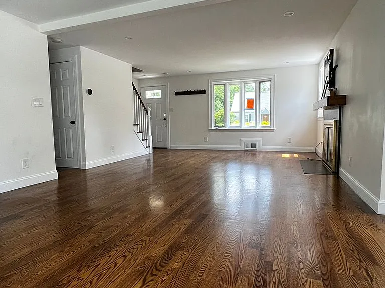 181 Christina St — Photo 5