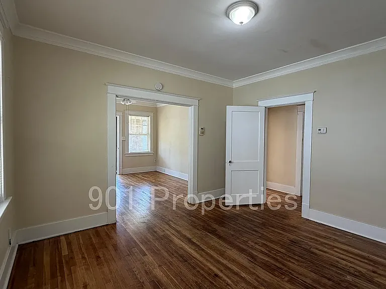 1055 S Cox St — Photo 8
